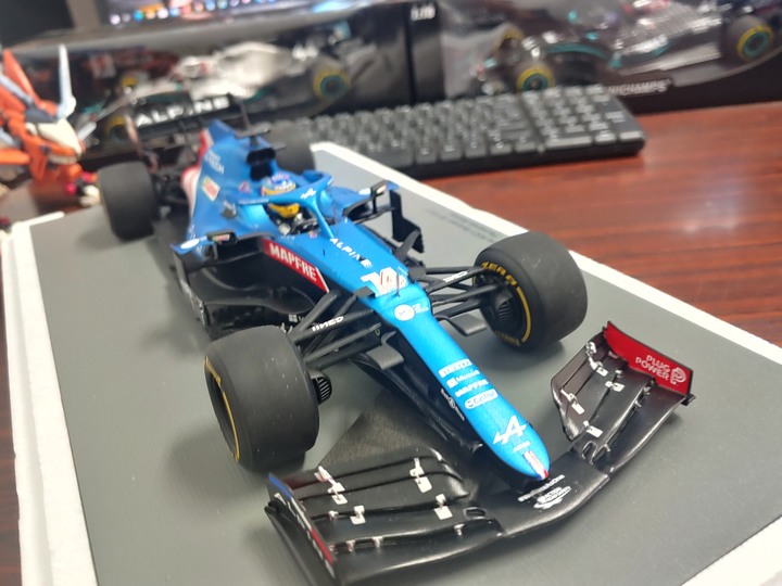[開箱]1/18 SPARK ALPINE F1  TEAM  A521 FERNANDO ALONSO 2021