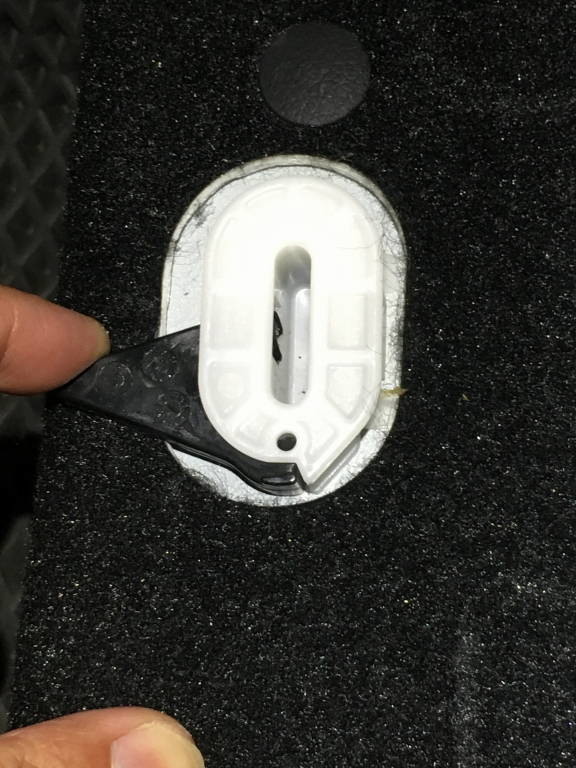 點我看大圖 2016 Mazda 3 6萬 DIY 更換燃油濾蕊
