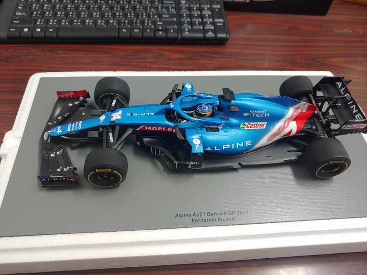 [開箱]1/18 SPARK ALPINE F1  TEAM  A521 FERNANDO ALONSO 2021