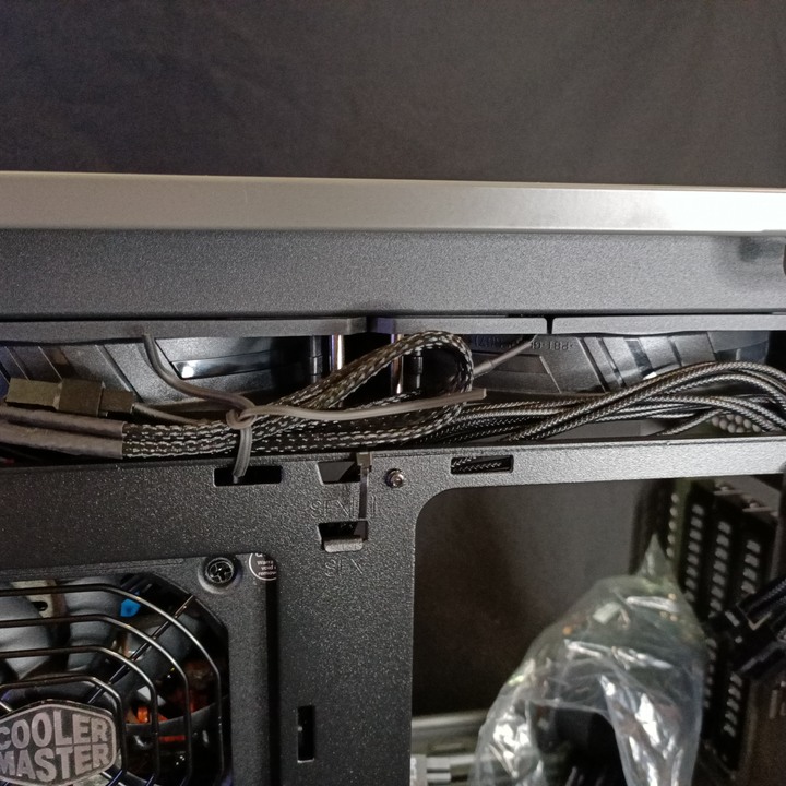 武裝就緒的小型機甲 Cooler Master NR200P MAX itx半套機殼開箱