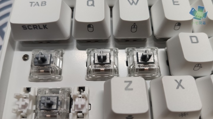 點我看大圖 【小宅開箱】CORSAIR K65 RGB Mini White 簡約帥氣的白色迷你機械鍵盤,質感UpUpUp!