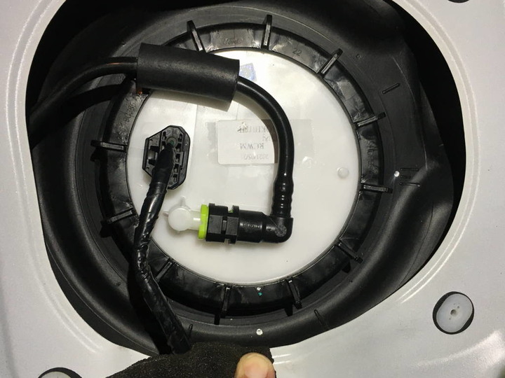 2016 Mazda 3 6萬 DIY 更換燃油濾蕊