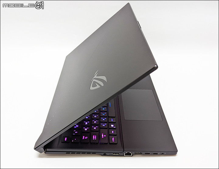 點我看大圖 快速開箱:ROG Zephyrus S17 GX703HR