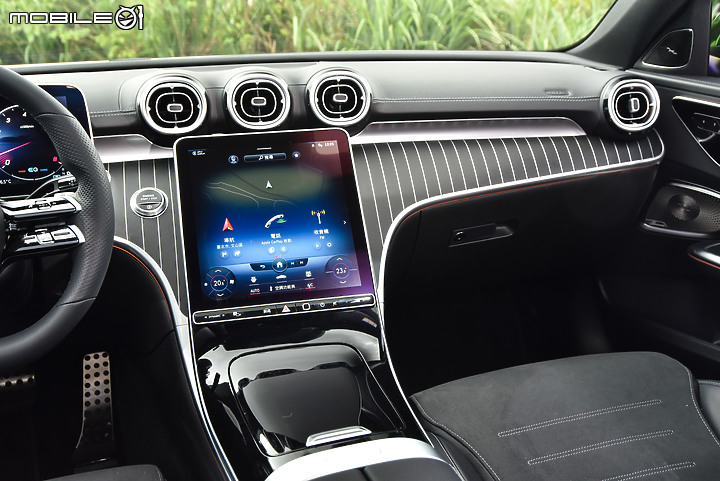 車主來開箱｜Mercedes-Benz New C300試駕｜動力、科技、顏值一次滿足！