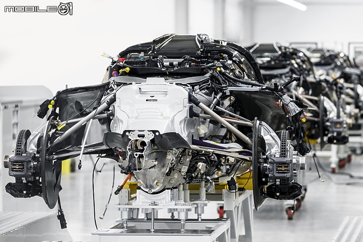 【海外新訊】馬丁女神下凡!Aston Martin Valkyrie組裝下線,即將交付給首位車主