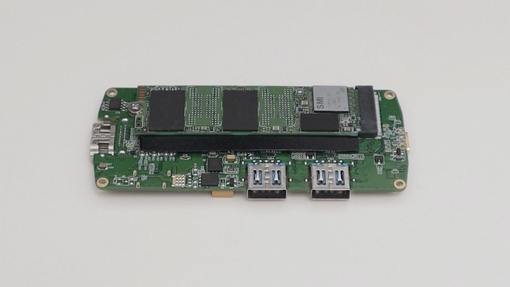 你覺得他是 SSD 還是 Hub？或是兩個都是？TEKQ 583 URUS 開箱你覺得他是 SSD 還是 Hub？或是兩個都是？TEKQ 583 URUS 開箱
