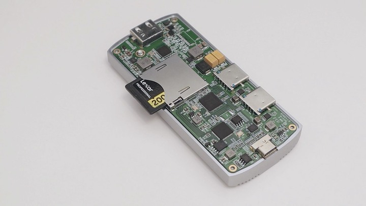 你覺得他是 SSD 還是 Hub？或是兩個都是？TEKQ 583 URUS 開箱你覺得他是 SSD 還是 Hub？或是兩個都是？TEKQ 583 URUS 開箱