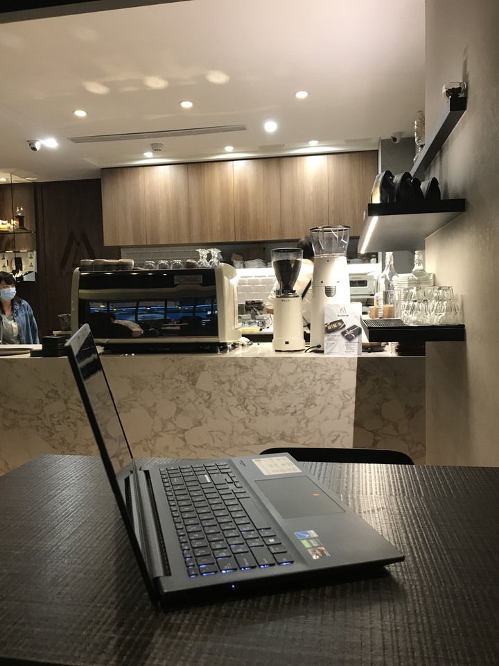 點我看大圖 M3500與拿鐵咖啡濃醇開箱,不同領域相同的創作者精神