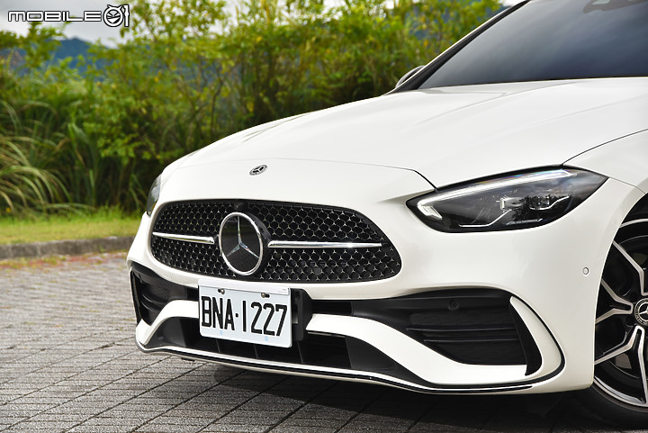 車主來開箱｜Mercedes-Benz New C300試駕｜動力、科技、顏值一次滿足！