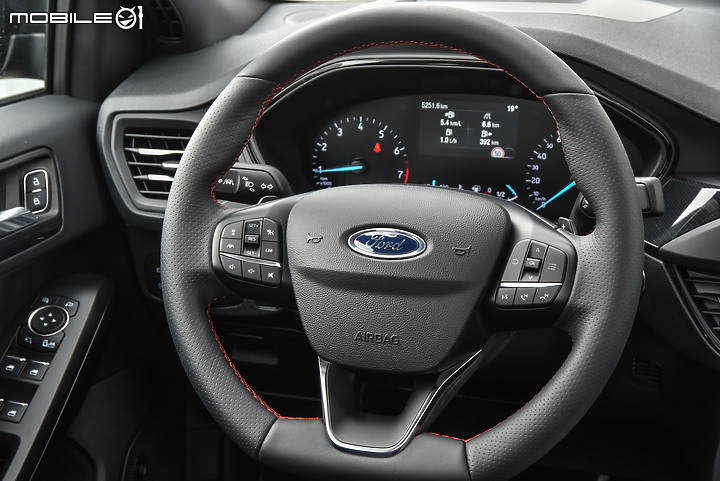 心靈馬力的對決!Ford Focus 四門ST-Line Lommel X VS. Toyota Corolla Altis Hybrid GR Sport!
