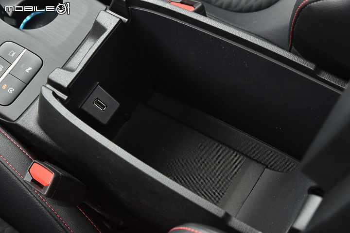 心靈馬力的對決!Ford Focus 四門ST-Line Lommel X VS. Toyota Corolla Altis Hybrid GR Sport!