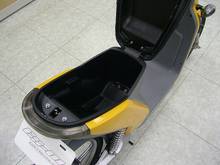 點我看大圖 約2006年的電動機車