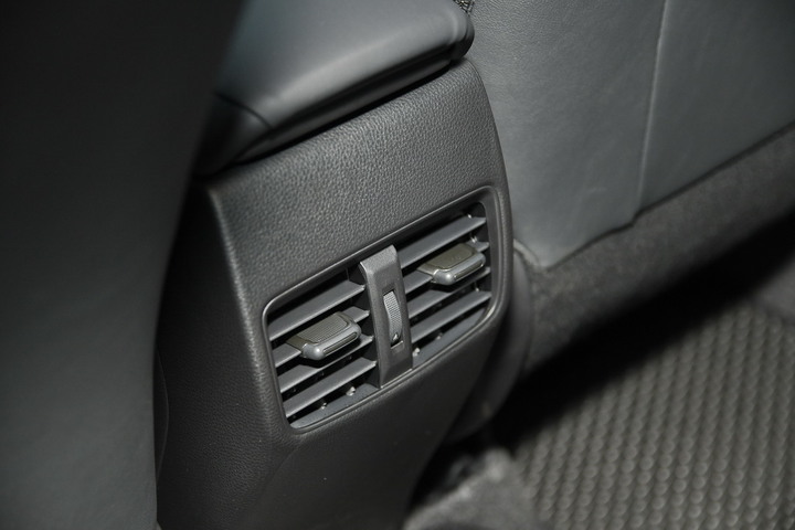 花東買TOYOTA CC Hybrid，為了車美仕一年多第五次進場處理囉~_~！