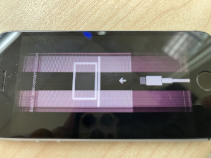 一代 SE 開不了機 有得修嗎