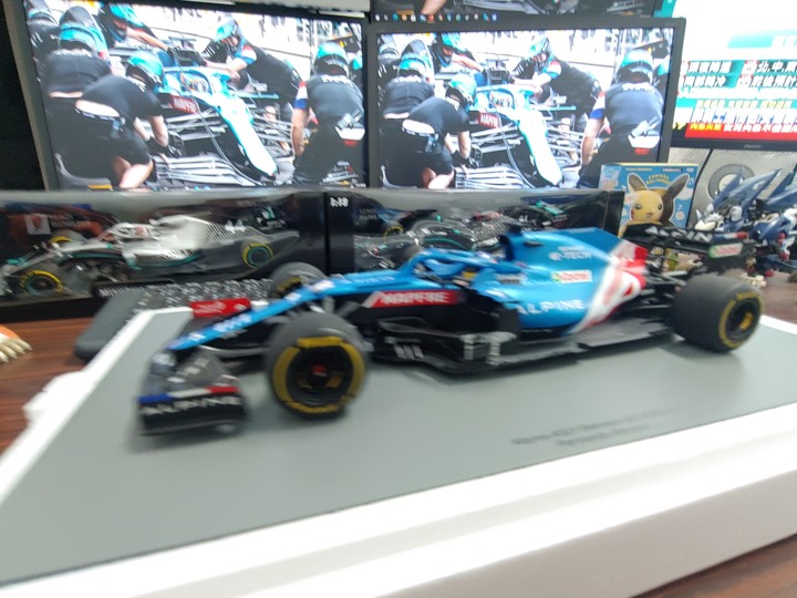 [開箱]1/18 SPARK ALPINE F1  TEAM  A521 FERNANDO ALONSO 2021
