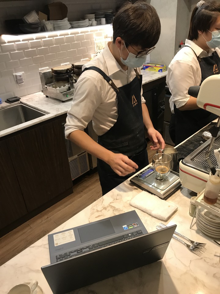 點我看大圖 M3500與拿鐵咖啡濃醇開箱,不同領域相同的創作者精神