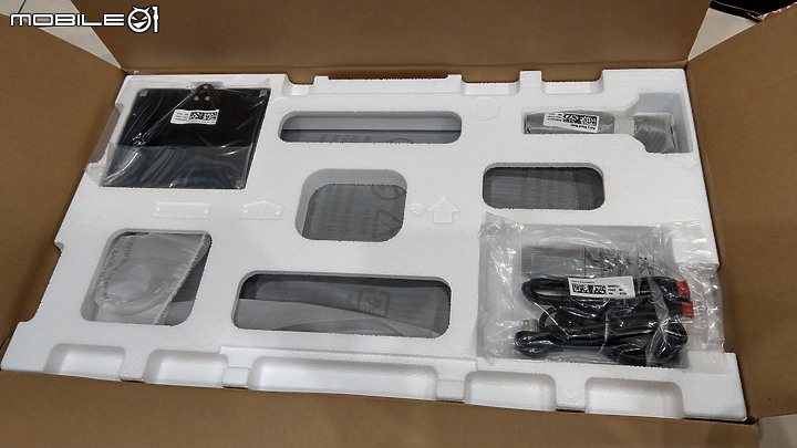 Samsung M7 32吋 4K聯網螢幕金馬58開箱，內建app市集有Disney+