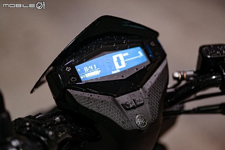 巷口牽車去~ YAMAHA LIMI新色入手，女友笑呵呵！