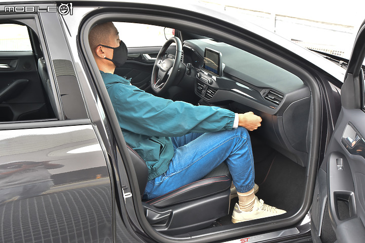 心靈馬力的對決!Ford Focus 四門ST-Line Lommel X VS. Toyota Corolla Altis Hybrid GR Sport!
