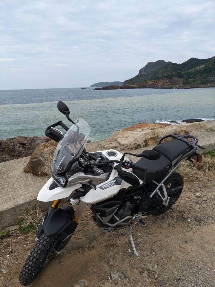 Tiger 900+深澳火成岩沙灘秘境+陰陽海+沒開的水湳洞