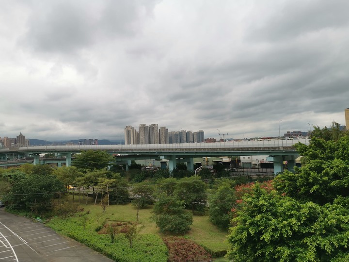 看房之旅~板橋府中站,新美齊画世代,平均單價58萬(位置/大樓規畫公設與視野/兩房三房格局/開價/實價分析/欣賞)