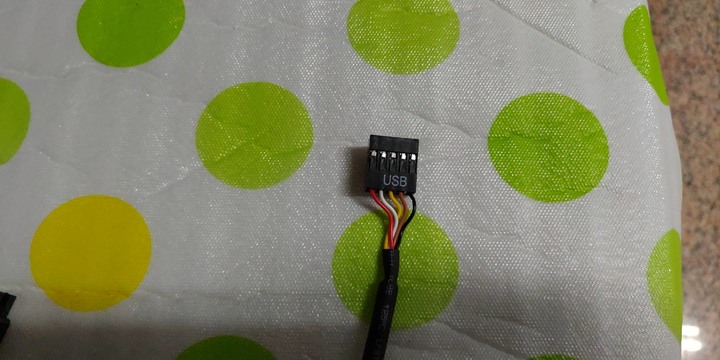 主機板上9 PIN 插頭接上造成異常