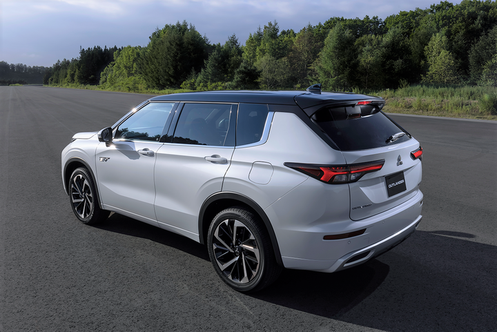 【海外新訊】Mitsubishi大改款Outlander PHEV登場,電力系統有感升級、純電最大續航達87公里!