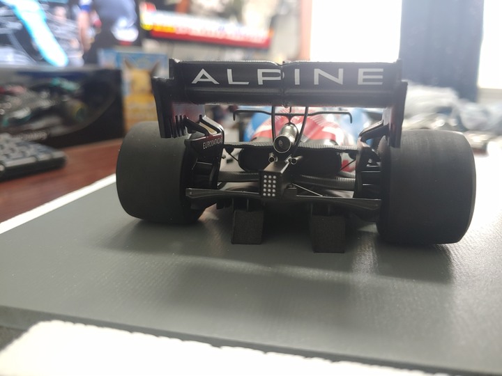 [開箱]1/18 SPARK ALPINE F1  TEAM  A521 FERNANDO ALONSO 2021