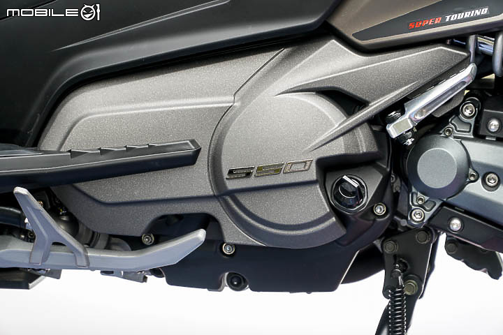 【採訪】導入 TCS 還配電動風鏡！KYMCO 超級跑旅 AK550 大改款 AK550 ST 正式發表！三輪重機 CV3 同場展出！