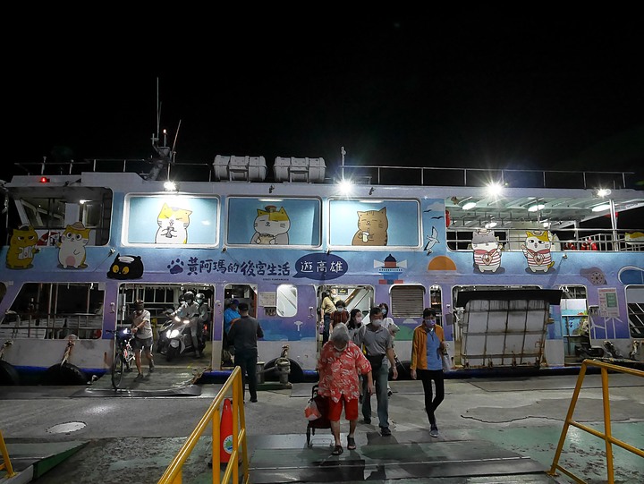 旗津天后宮｜高雄港旗鼓渡輪 — 打狗第一座媽祖廟，348歲重啟廟門，外掛旗鼓渡輪暮色