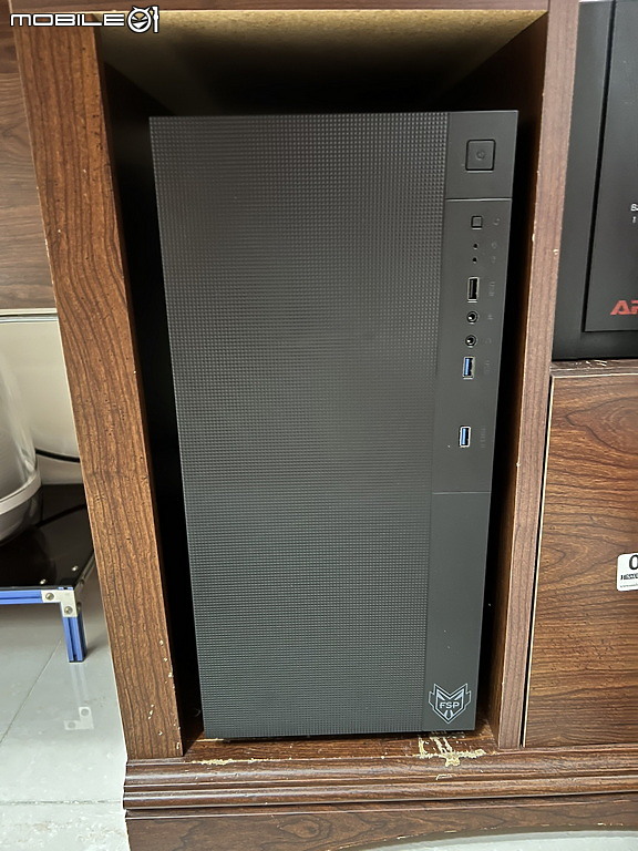 點我看大圖 前置 I/O 全漢 FSP 靜音入門款 CMT213S 開箱