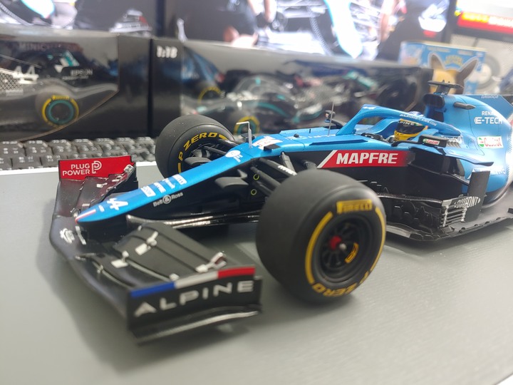 [開箱]1/18 SPARK ALPINE F1  TEAM  A521 FERNANDO ALONSO 2021