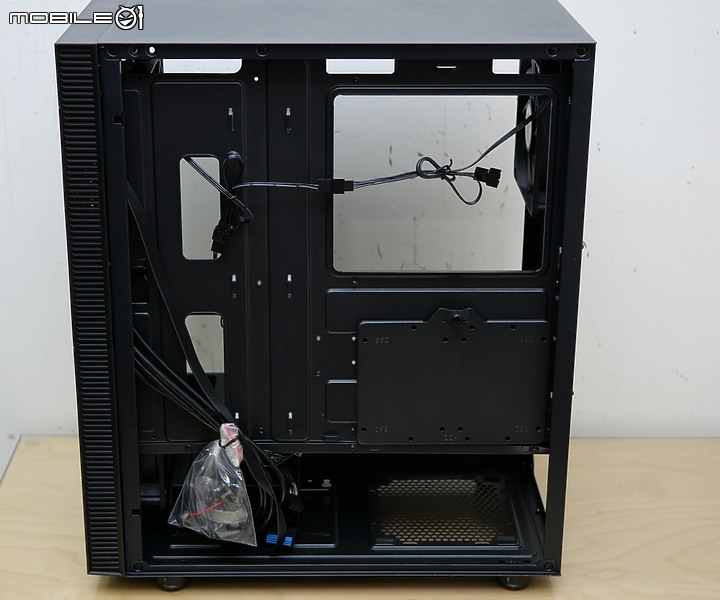 點我看大圖 前置 I/O 全漢 FSP 靜音入門款 CMT213S 開箱