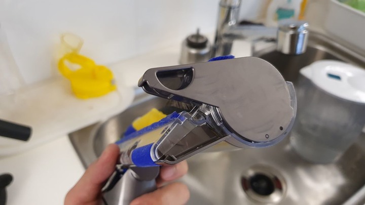 Dyson V12 Detect™ Absolute Extra 《髒污無所遁形有如光劍般犀利的吸塵器》