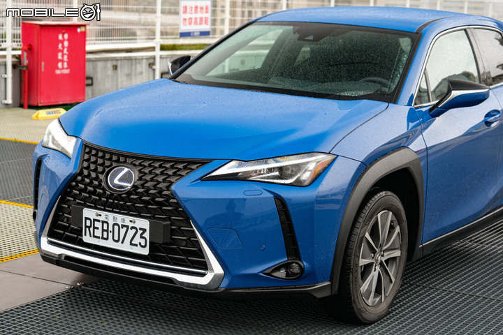 Lexus UX300e 試駕|更親民、高質感的豪華純電小休旅!