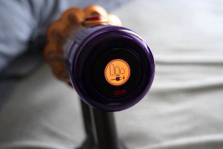 [開箱] Dyson V12 Detect™ Slim Absolute Extra | 雷射 輕量 無線吸塵器 V6升級V12是有理由還是無理由？