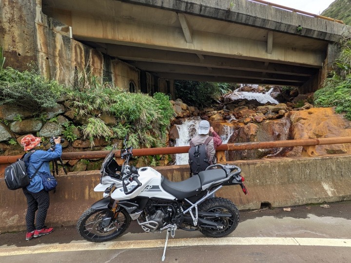 Tiger 900+深澳火成岩沙灘秘境+陰陽海+沒開的水湳洞