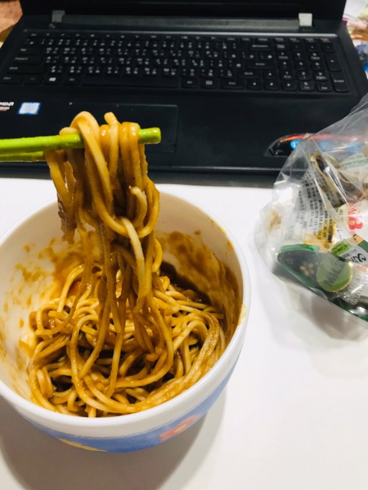咖哩配細麵會很怪嗎？