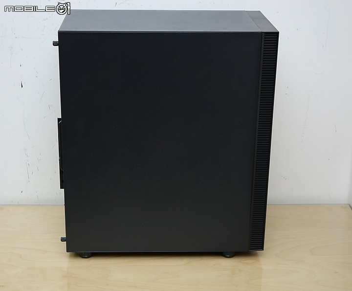 點我看大圖 前置 I/O 全漢 FSP 靜音入門款 CMT213S 開箱