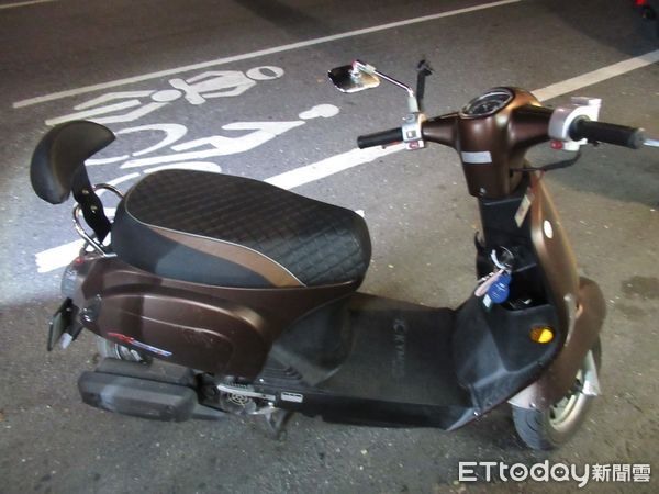 小貨車假裝救護車!闖紅燈撞騎士落跑落網扯:趕著送錢給前妻