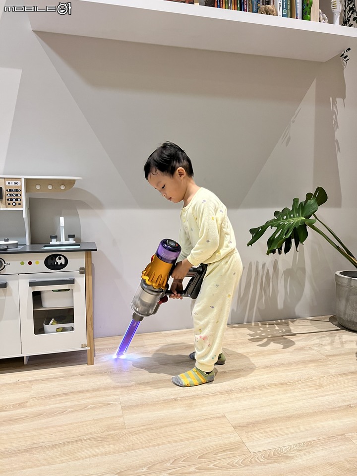 【開箱】 職業婦女、優質老公的好捧油 Dyson V12 Detect Slim Total Clean 無線吸塵器