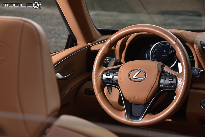 Lexus LC 500 Convertible試駕|極其優雅卻又充滿動感魅力!
