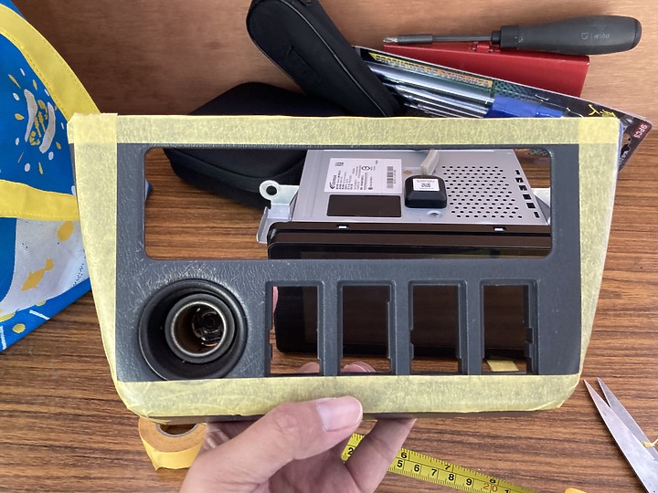 老車也要使用新科技:1999年一代RAV4 安裝Apple CarPlay主機