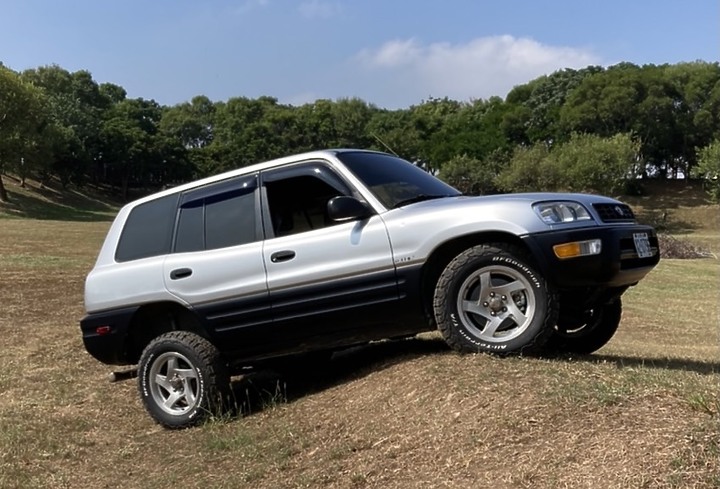 老車也要使用新科技:1999年一代RAV4 安裝Apple CarPlay主機