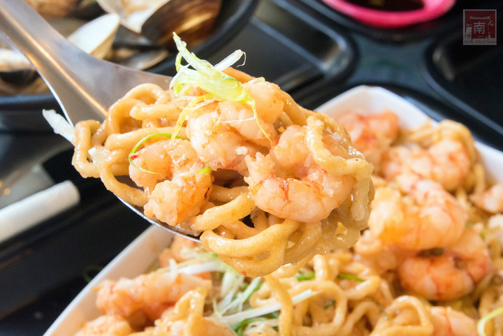 【臺南美食】浮誇爆料意麵再升級|意麵擺上黃金蒲燒鰻魚和培根串|臺南獨家美食別的地方吃不到~~金三益健康茶飲