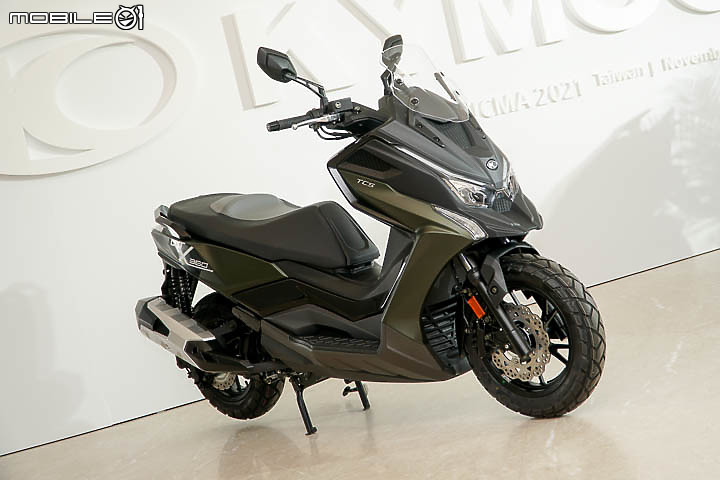 【採訪】導入 TCS 還配電動風鏡！KYMCO 超級跑旅 AK550 大改款 AK550 ST 正式發表！三輪重機 CV3 同場展出！