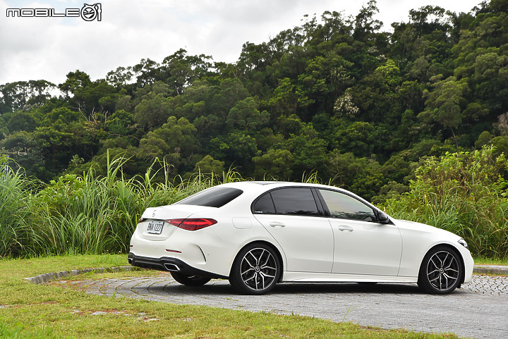 車主來開箱｜Mercedes-Benz New C300試駕｜動力、科技、顏值一次滿足！