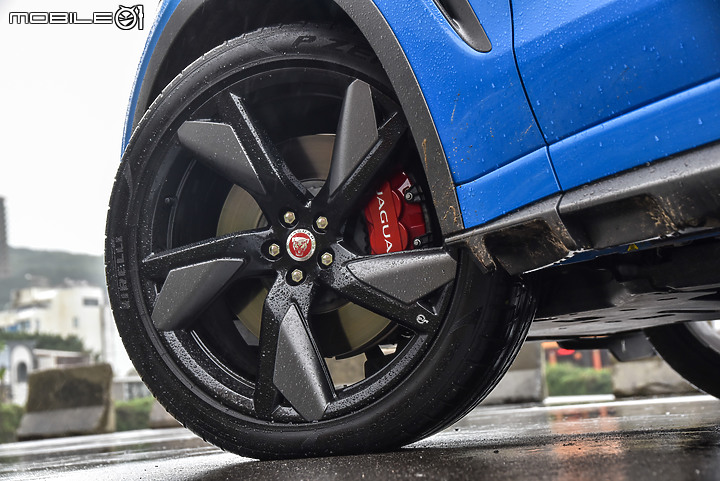 Jaguar小改款F-PACE SVR試駕|八缸猛獸果真是力大無窮!