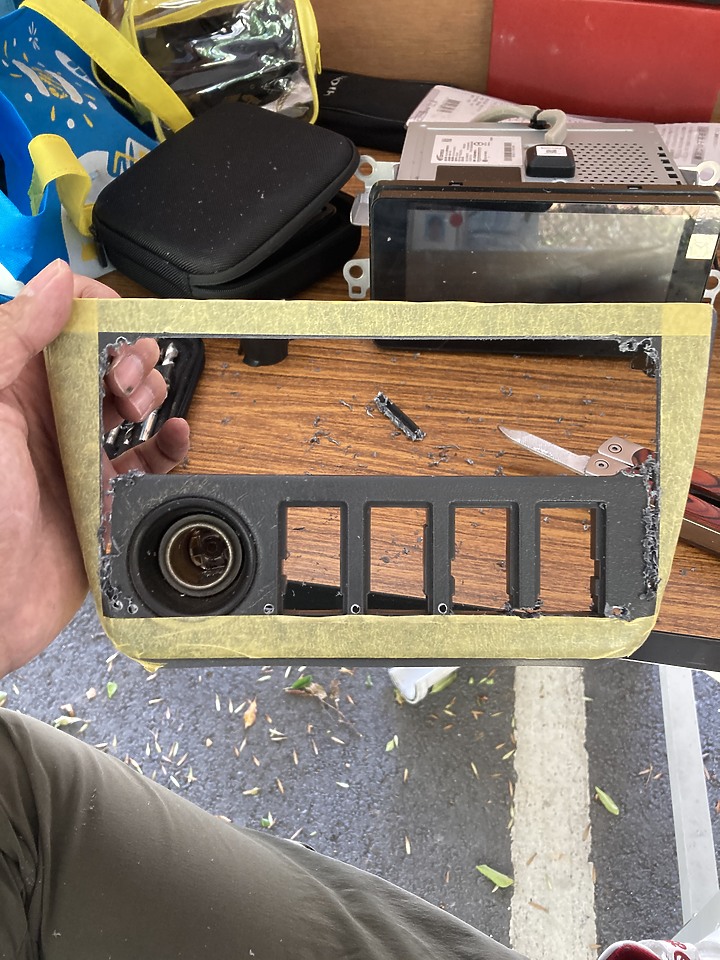 老車也要使用新科技:1999年一代RAV4 安裝Apple CarPlay主機