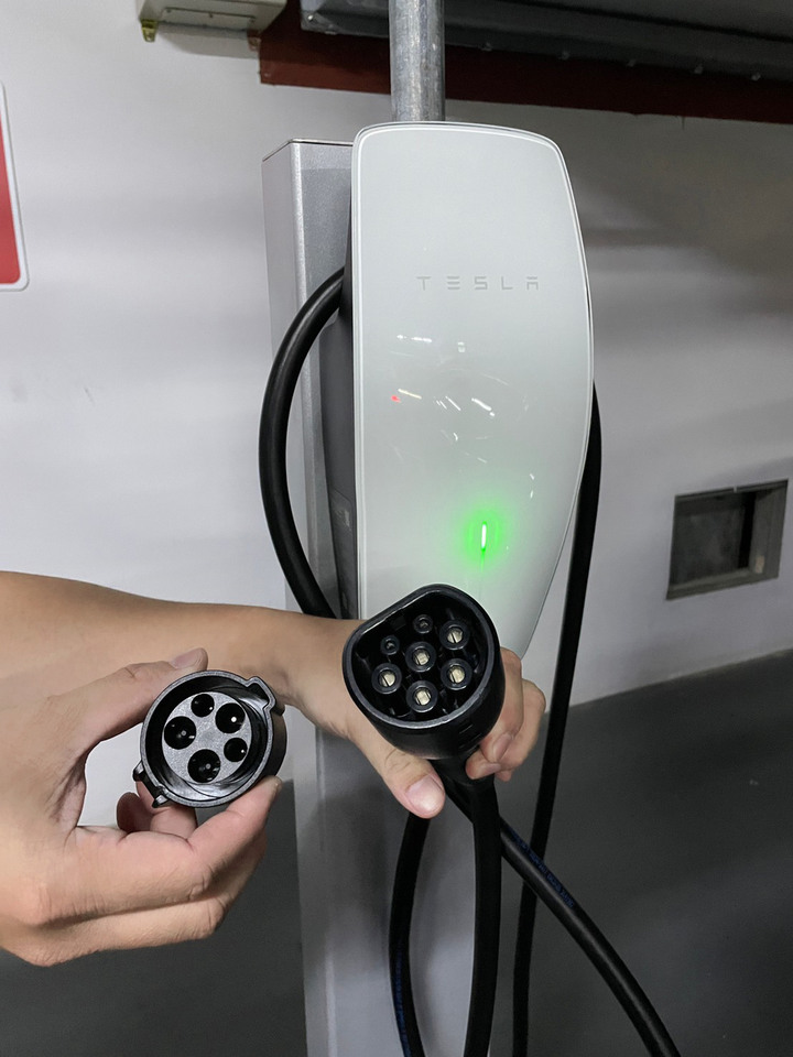 純電Model 3 vs PHEV V60 T8體驗心得（文長圖多）